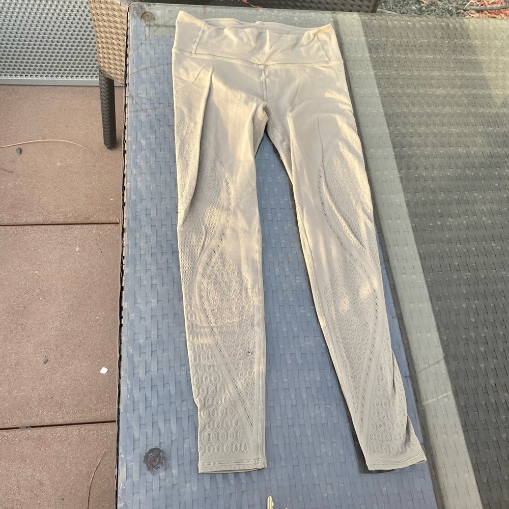 Neutral lululemon detailed leggings